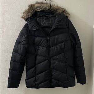 Women’s Eddie Bauer puffer jacket with fur trimmed hood size Large